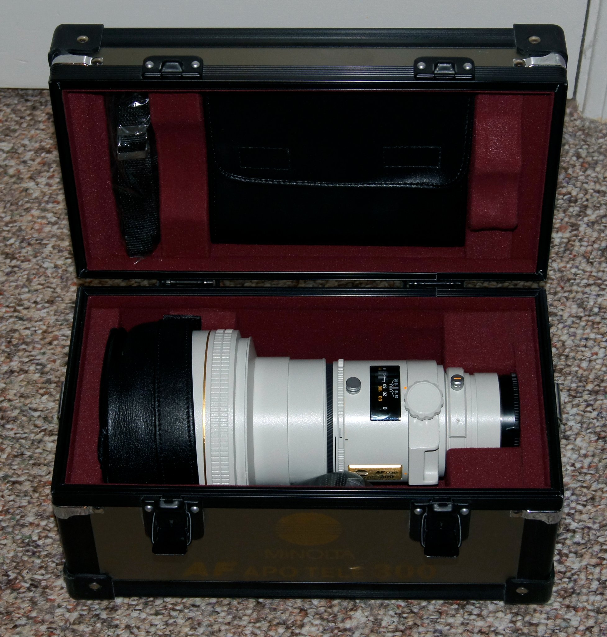 Minolta 300mm f2.8 lens with external hood
