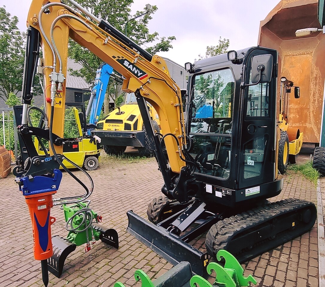 AA Machines B.V. - Nieuw in onze huurvloot is deze Volvo EC55C 6 tons ...
