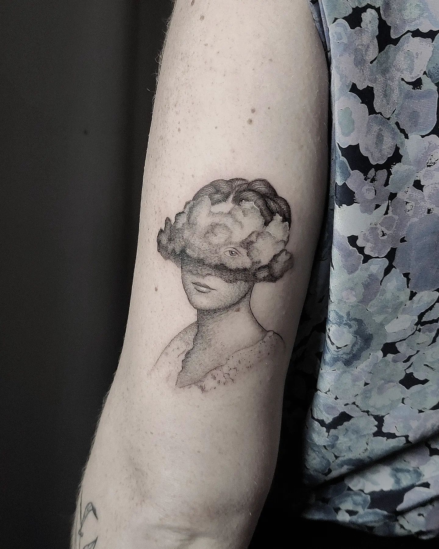 Tatouage Tete Dans Les Nuages
