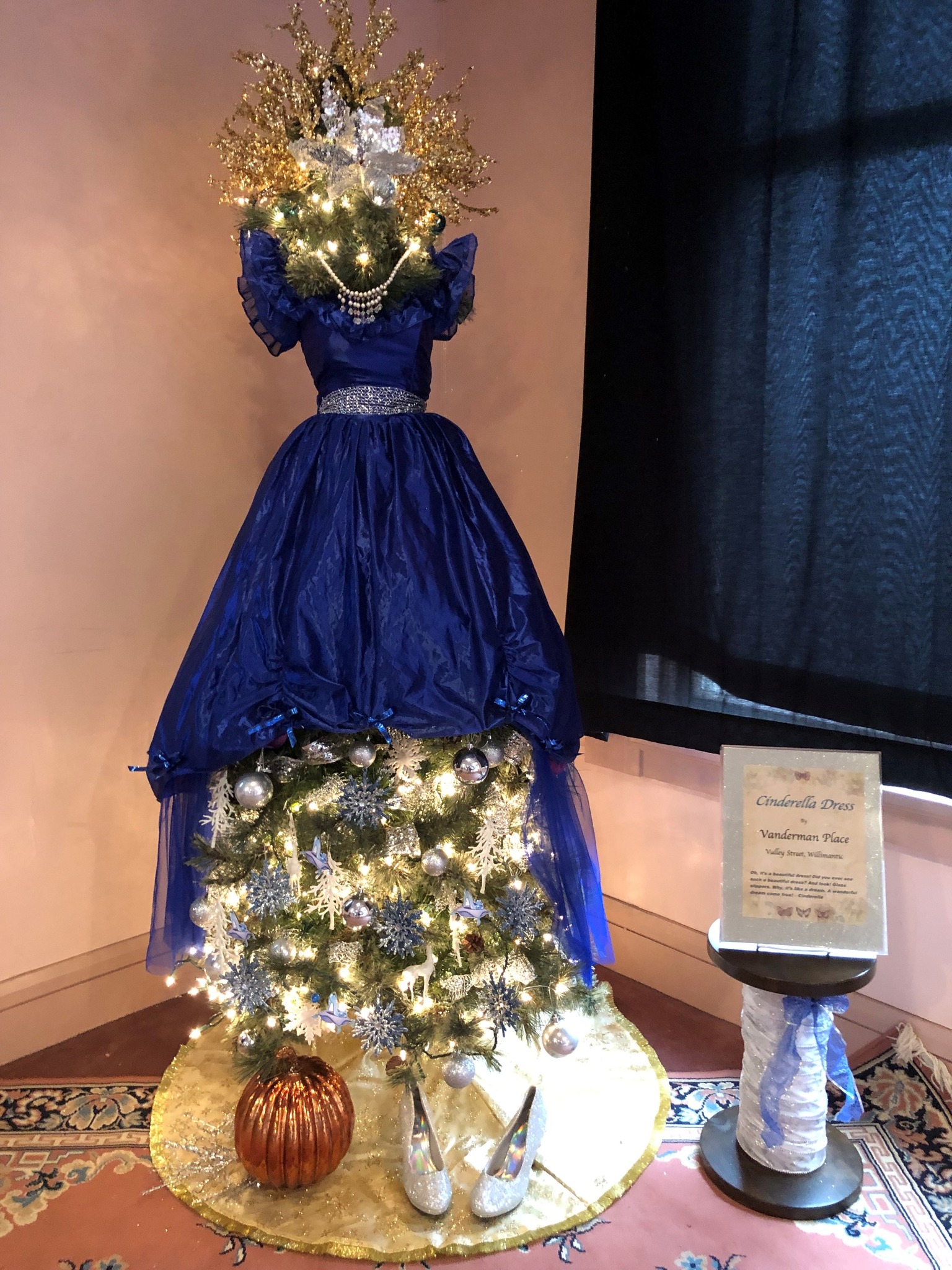 Cinderella inspired Christmas tree decorations
