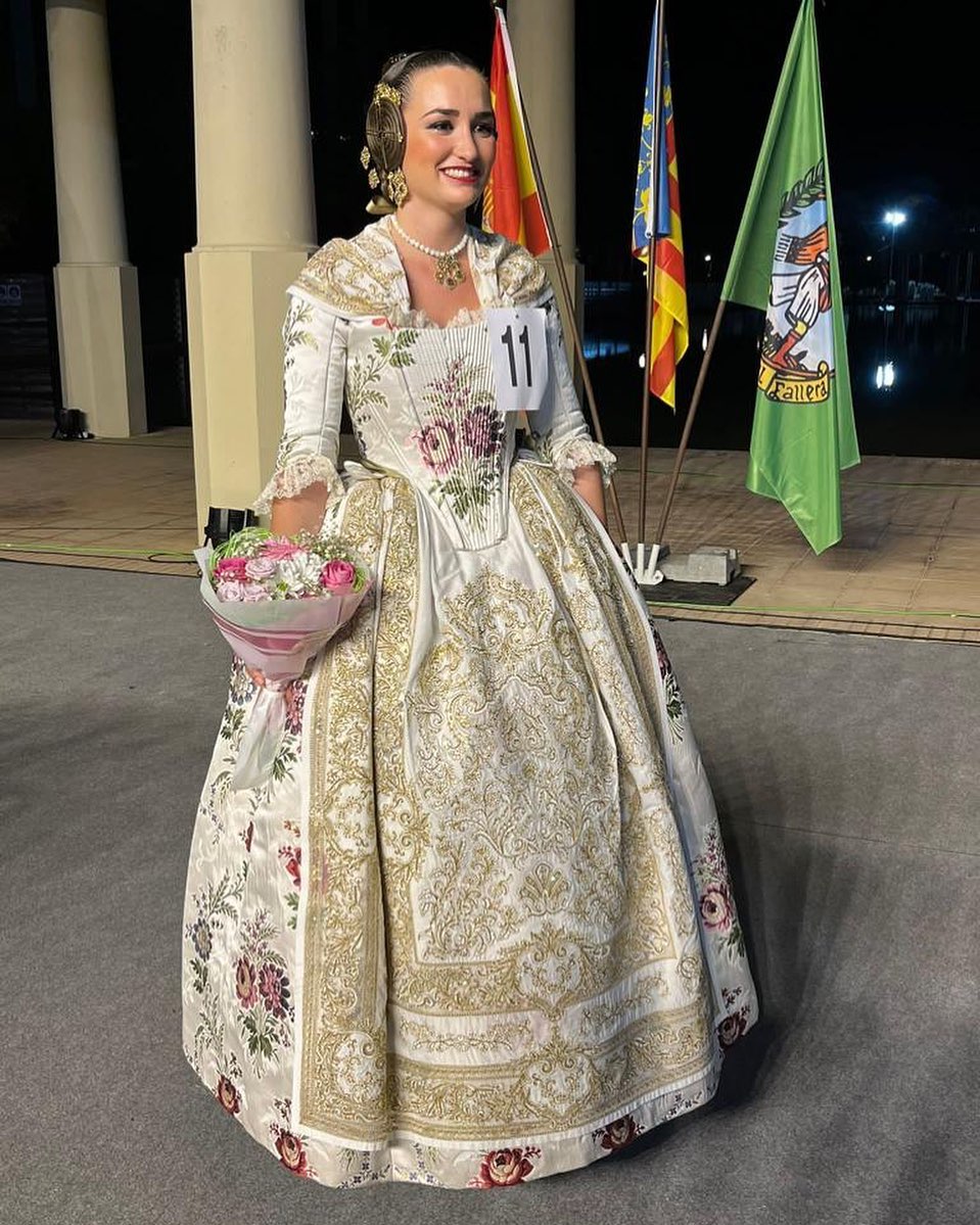 Gran familia fallera, estamos... - Falla Isabel la Católica | Facebook