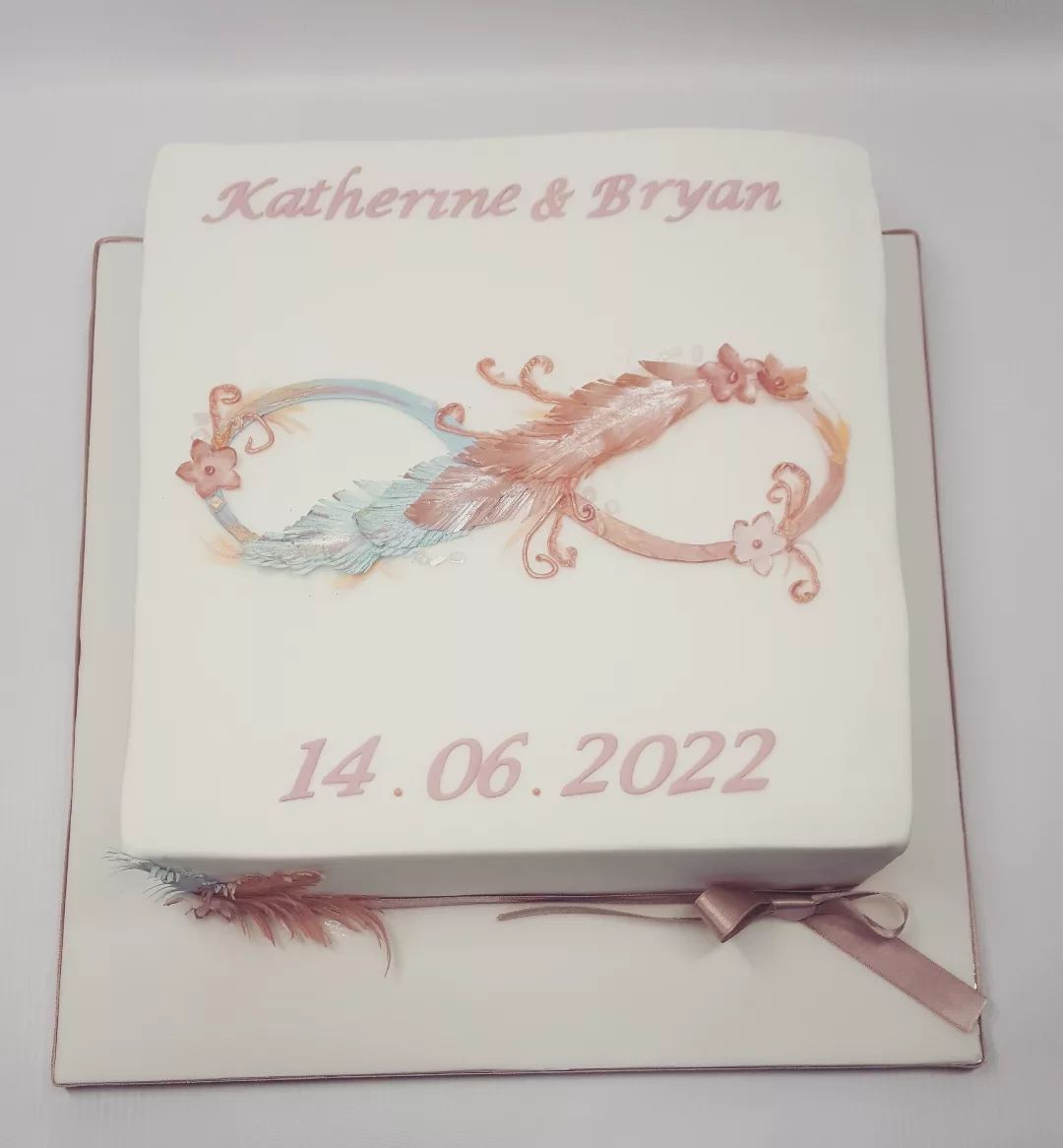 An infinity sign design for... - Mel Kelly Cakes and Bakes
