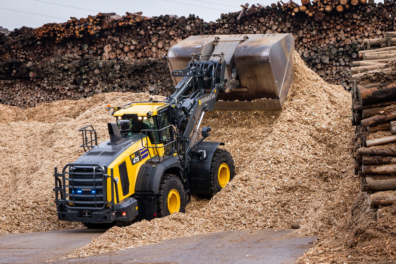 Komatsu WA475-10 wheel loader for timber industry