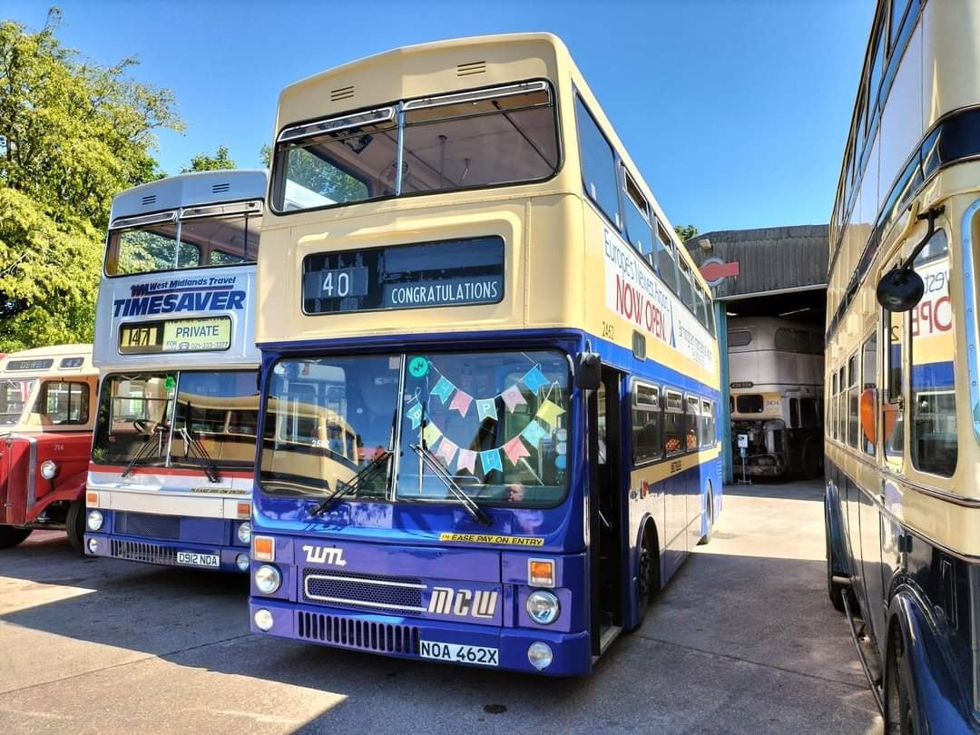 The Bus - An 80s inspired photo shoot for 2462s 40th birthday!