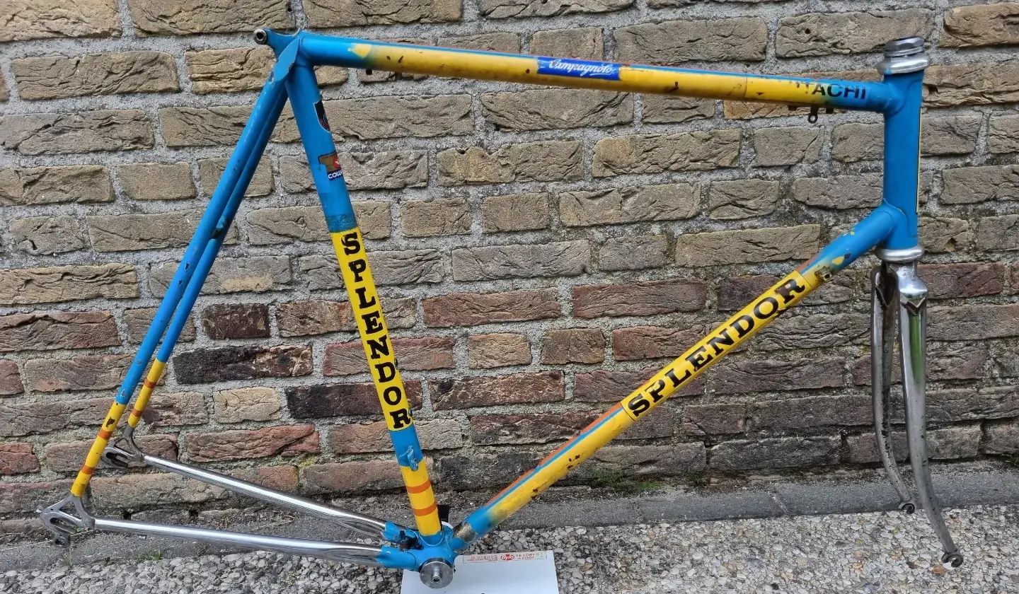 RB Bikeshop - For Sale is this Iconic Splendor frameset...