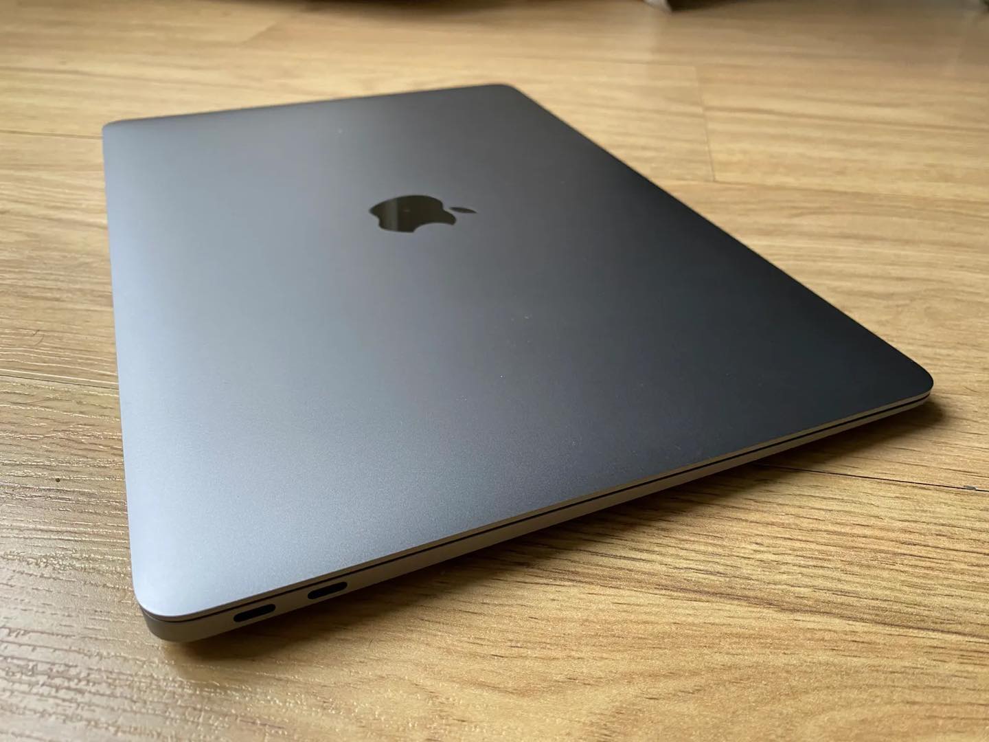 MacBook Air 13, M1 Chip, 8GB, 256GB K 16,500 ? Apple MacBook Air 