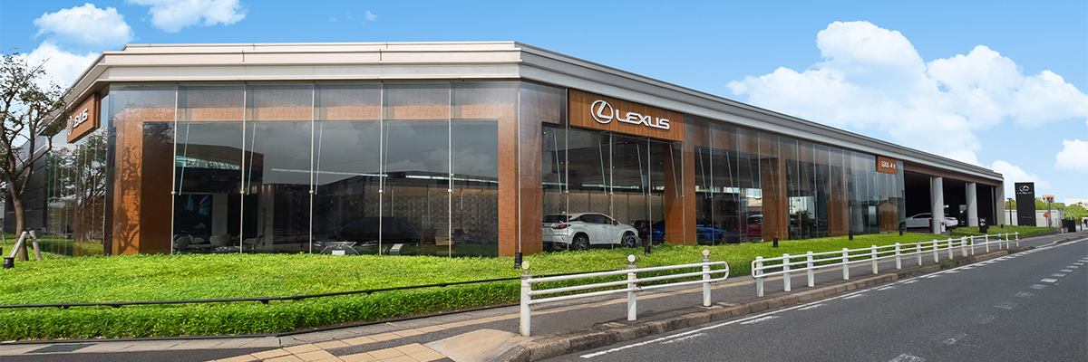 【e-latch機能のご案内】 eラッチ機能とは？ 従来のドアハンドルとは違い、握っただけでロックが電子制御で解除され、軽く引くだけでドアが ...