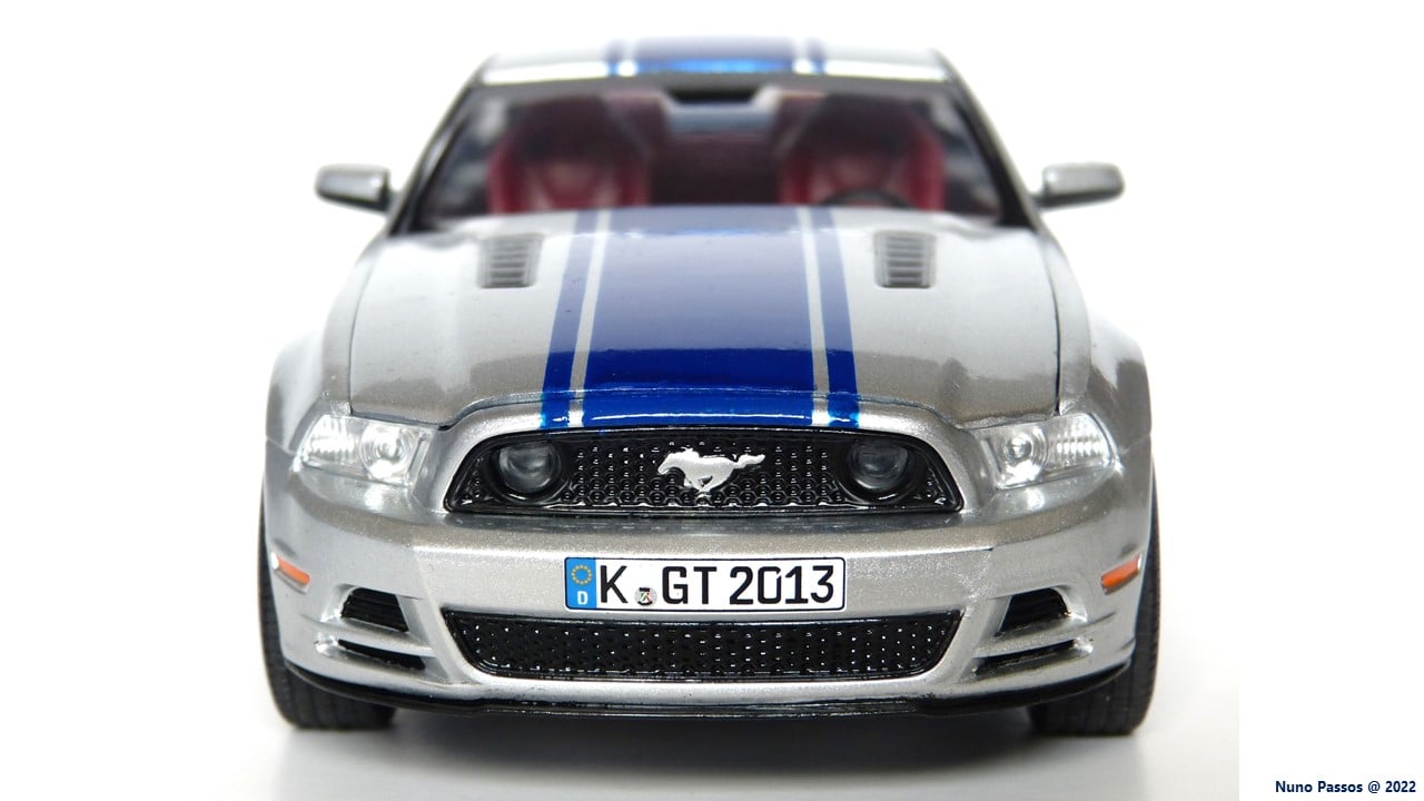 Revell #4 JPS Mustang model car build and details