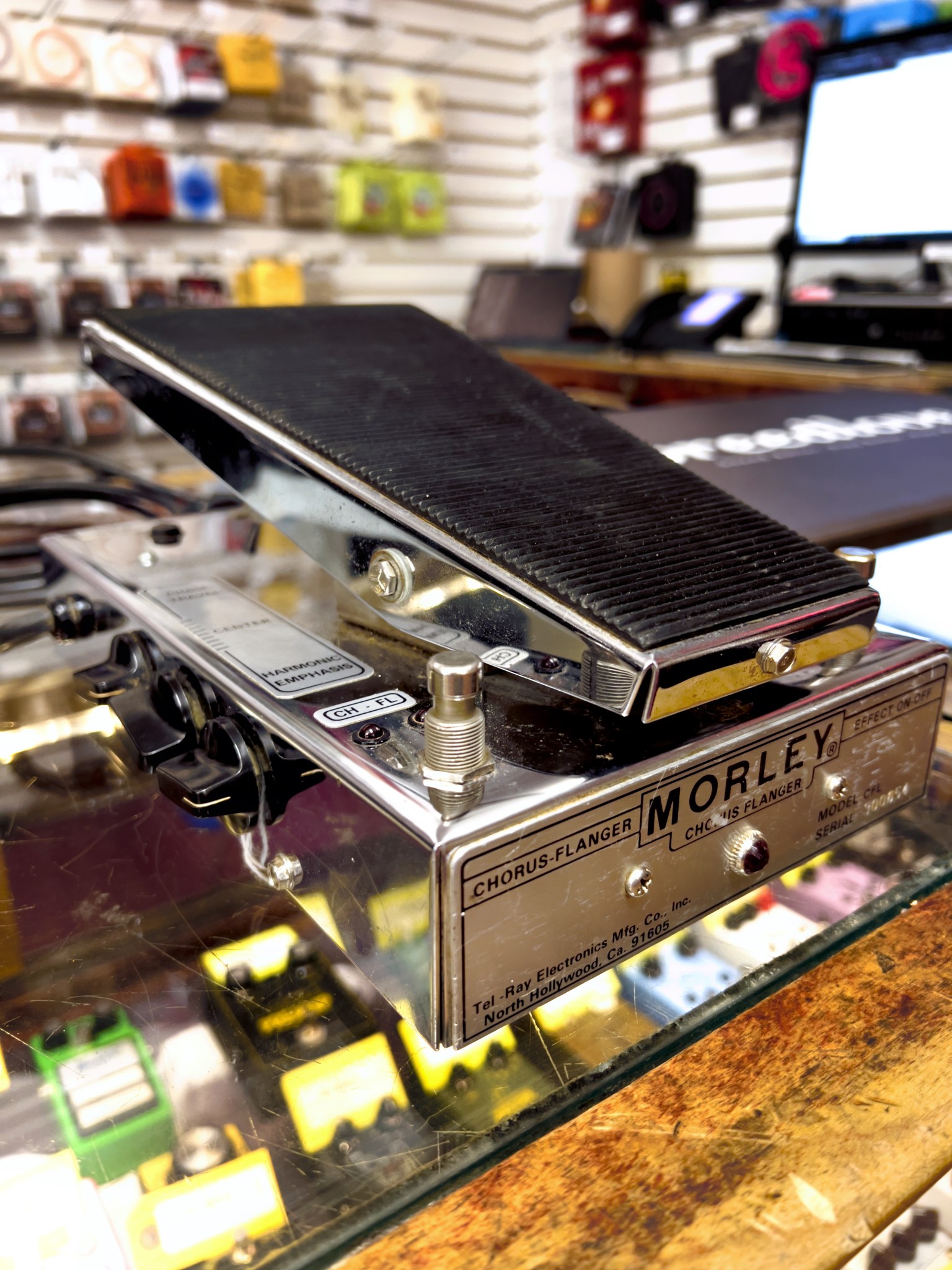 A big and shiny relic of the 80s, this Morley Chorus Flanger CFL