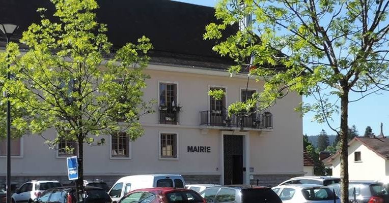 Housses De Sièges Avant Double Universelles Rouge R2 – Polyester + Maille, Adaptables Toutes Voitures Sièges Standards