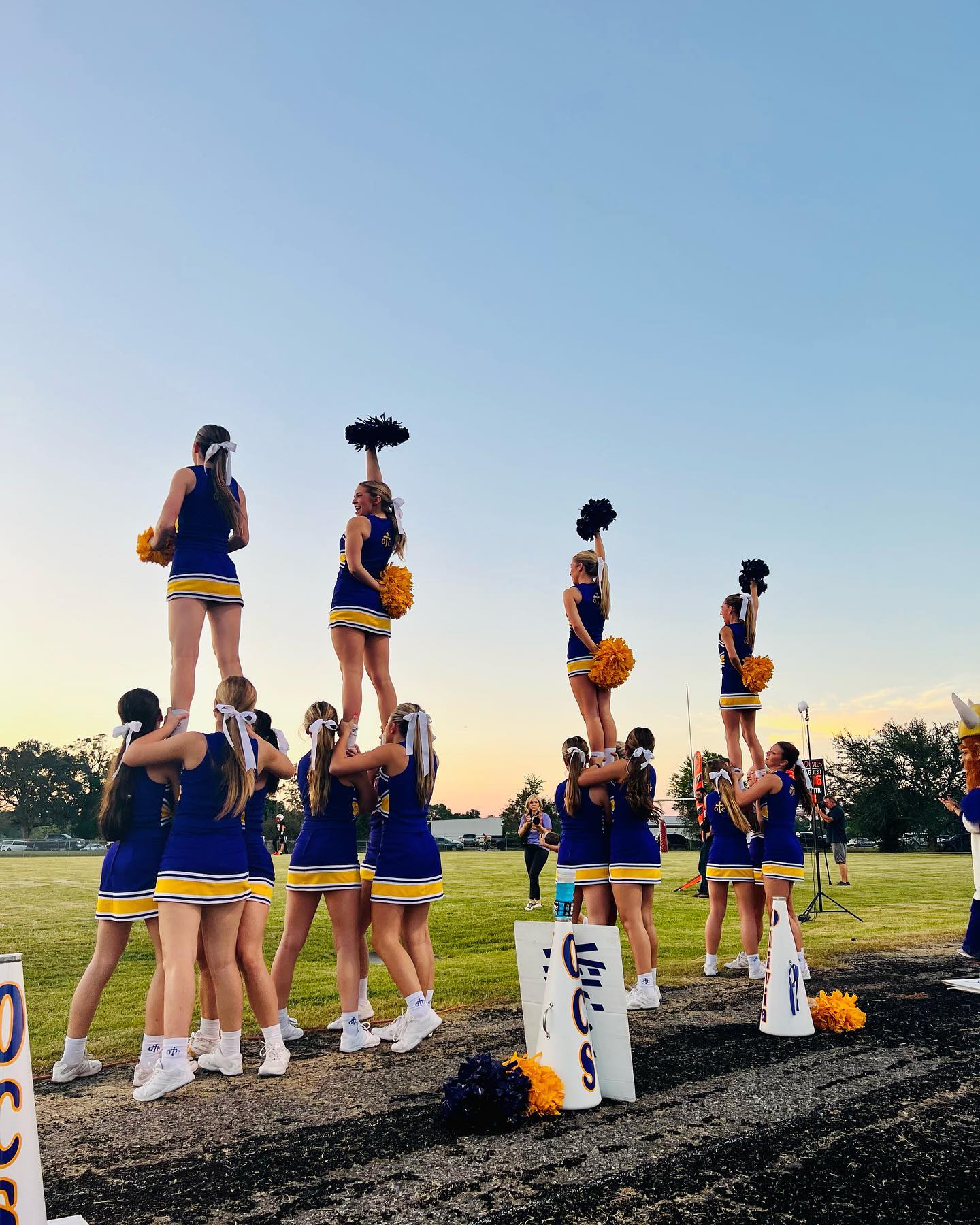 Happy Thursday!!!! IT’S GAMEDAY!💜💛 - OCS Varsity Cheer