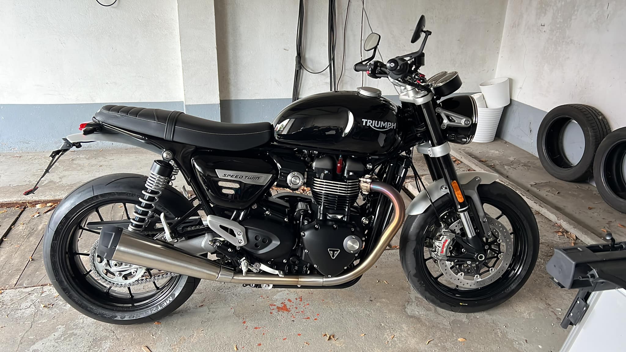 Triumph speed twin bike modifications