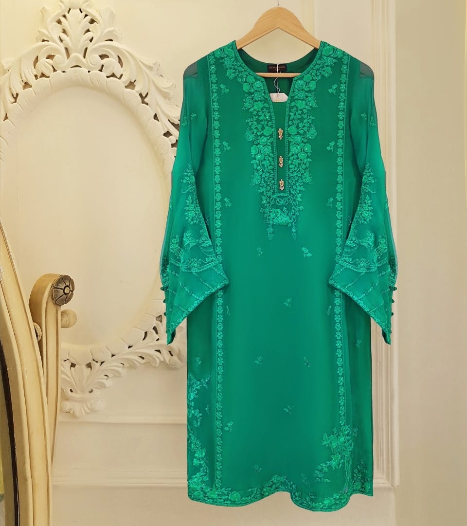 agha noor green dress AghaNoor's very gorgeous new arrivals have been updated on our official e-store, this emerald pure chiffon with alluring embroidery has our heart, shop your favourite designs on www.aghanoorofficial.com 30CM2025DRESS