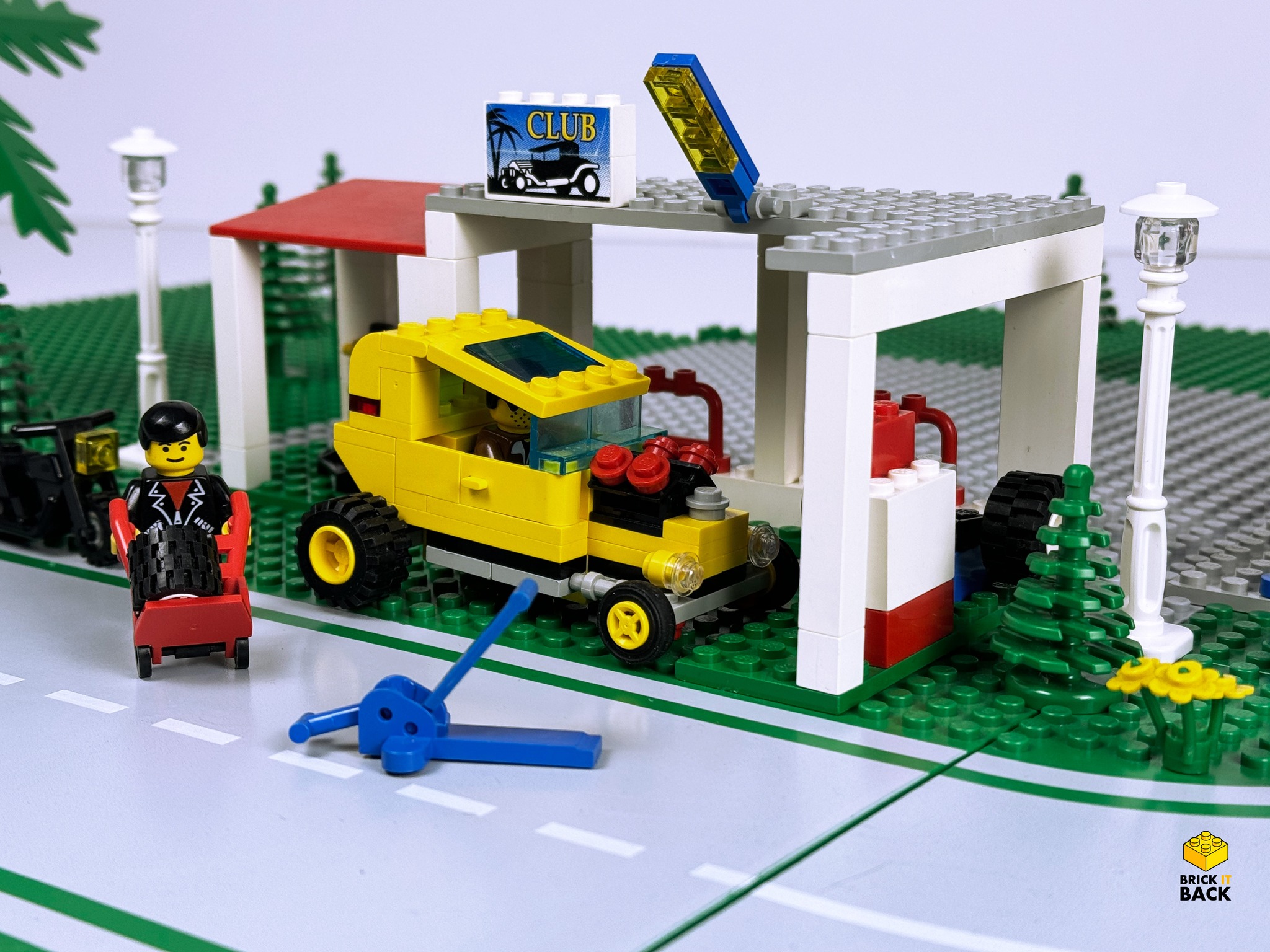 Lego Hot Rod Club set 6561 with vehicles and garage
