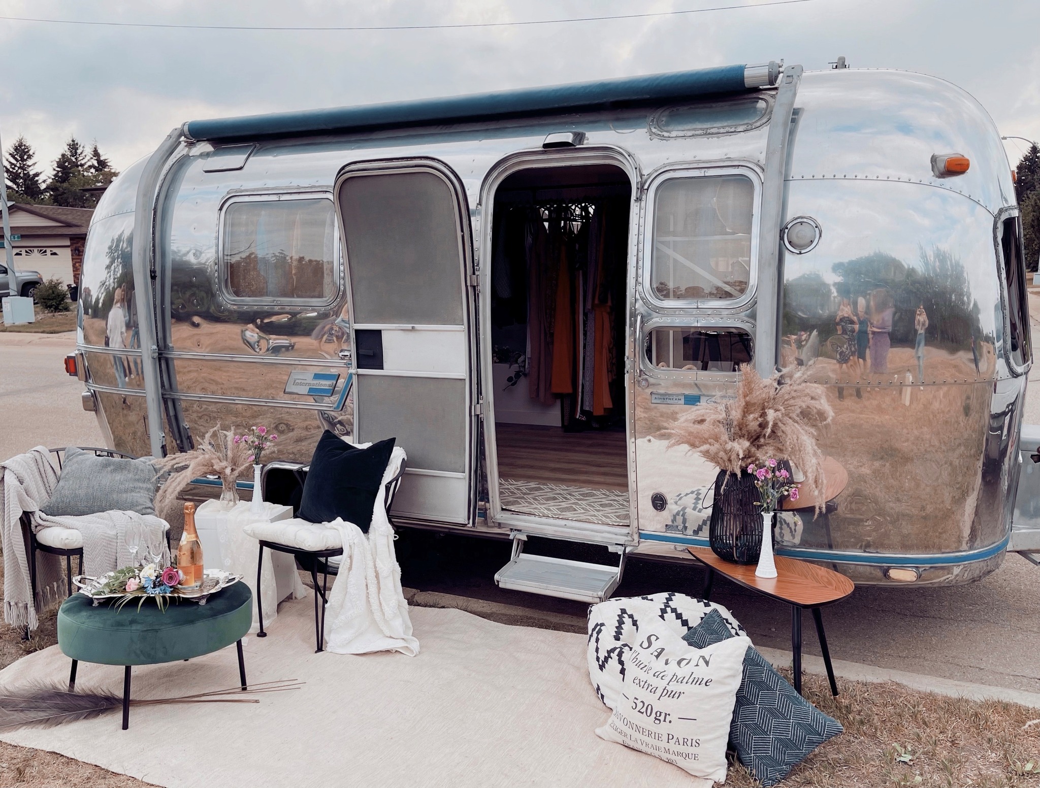 Somewear Mobile Consignment Boutique
