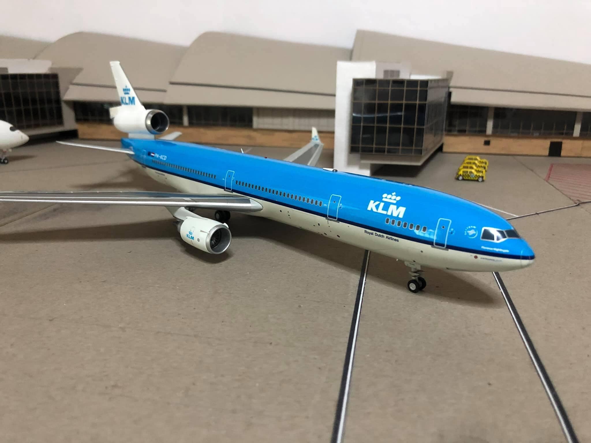 Harlequin Air MD-81 model by JC Wings