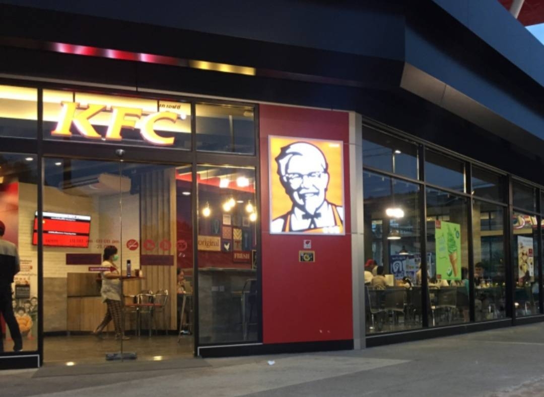 KFC สาขาศรีพงษ์พาร์ค อุตรดิตถ์ - สงกรานต์นี้ฉลองใหญ่กับ KFC 🍗 ครอบครัว ...