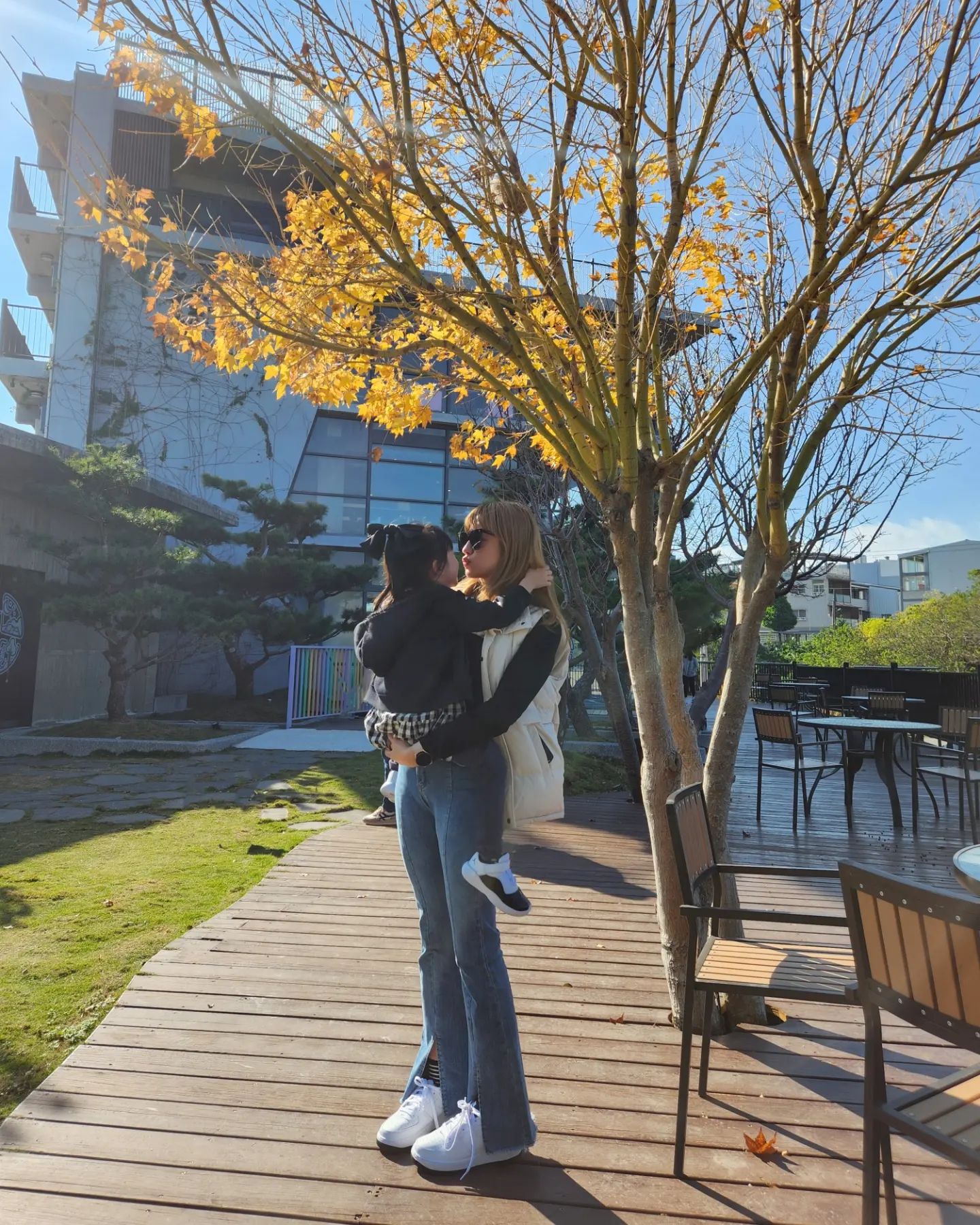吉妮姐娜美妹360vr實境 - 看似母女情深👭 卻常常互相較勁🤪 媽媽戴什麼娜美也想戴 墨鏡一秒被抽走... | Facebook