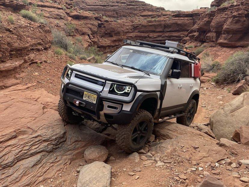 Impressive rig exploring the Lockhart... - New Defender Mods