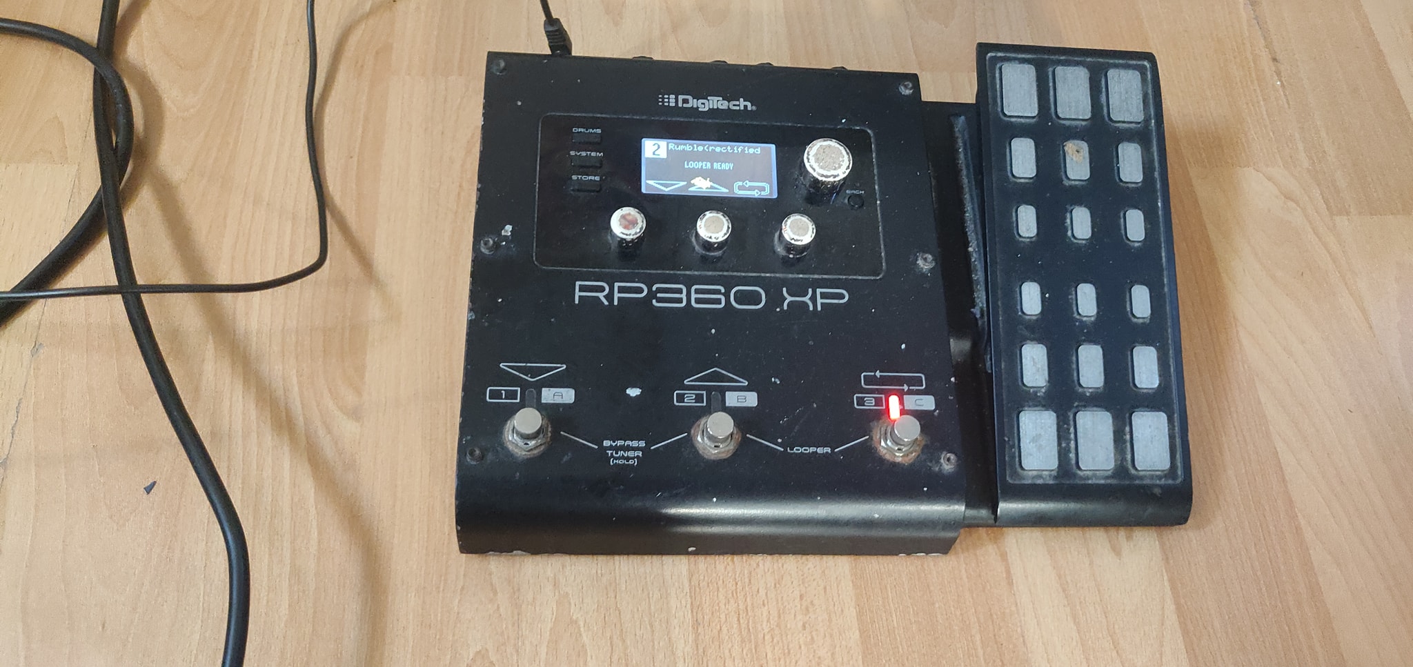 Guitar station with Digitech RP360 XP stompboxes