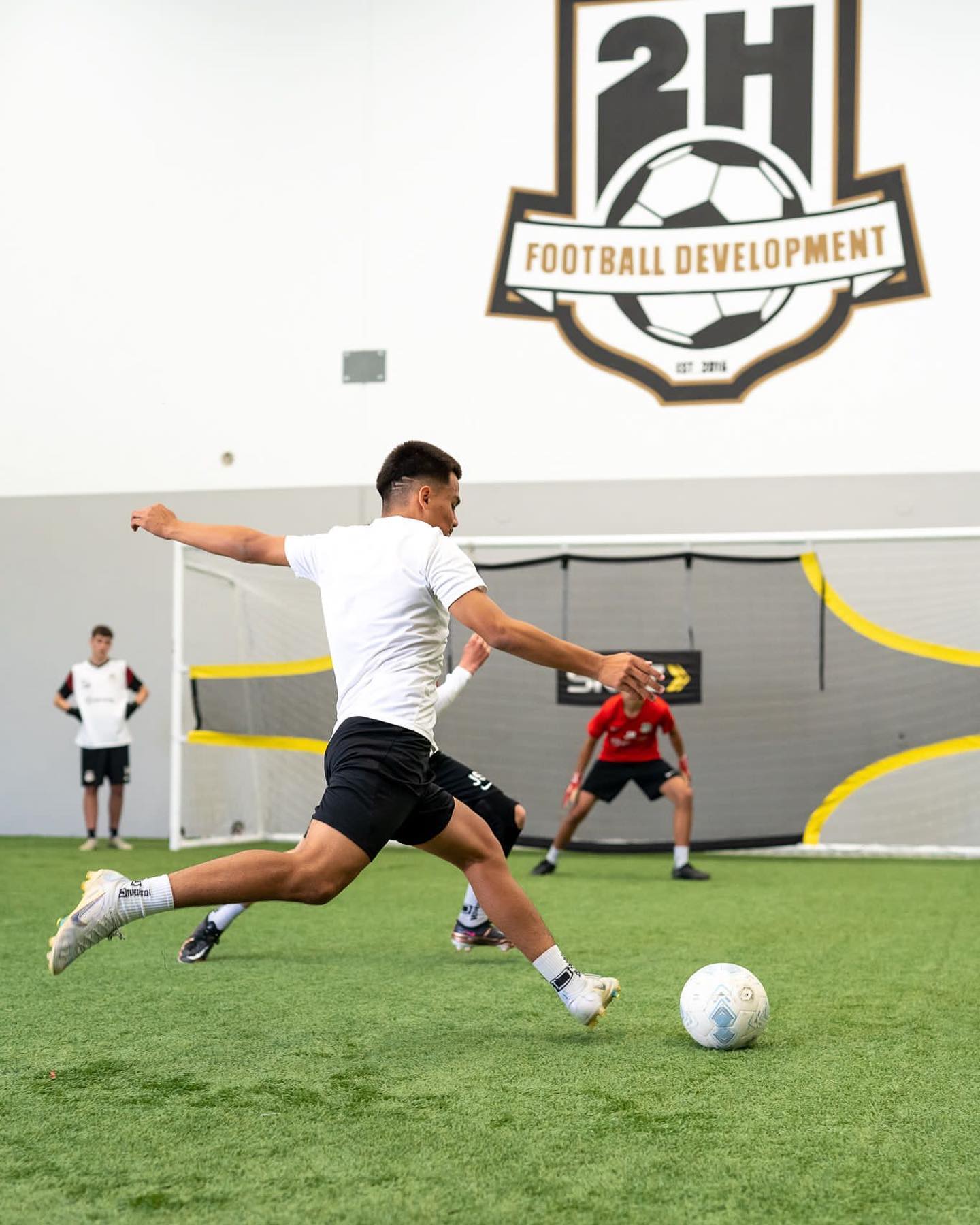 2 Halfs Football... - 2 Halfs Football Development