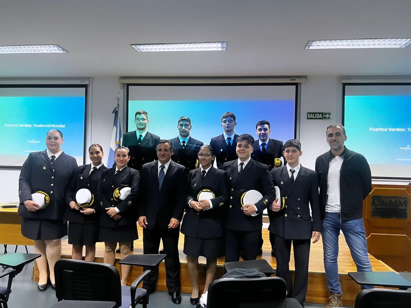 Nuestros cadetes participaron... - Escuela Nacional Fluvial