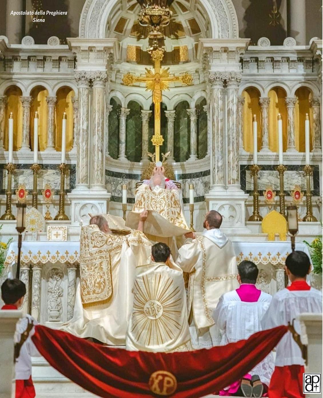 Parrocchia dei Santi Fortunato e Magno in Sant'Anna - LA MESSA E IL ...