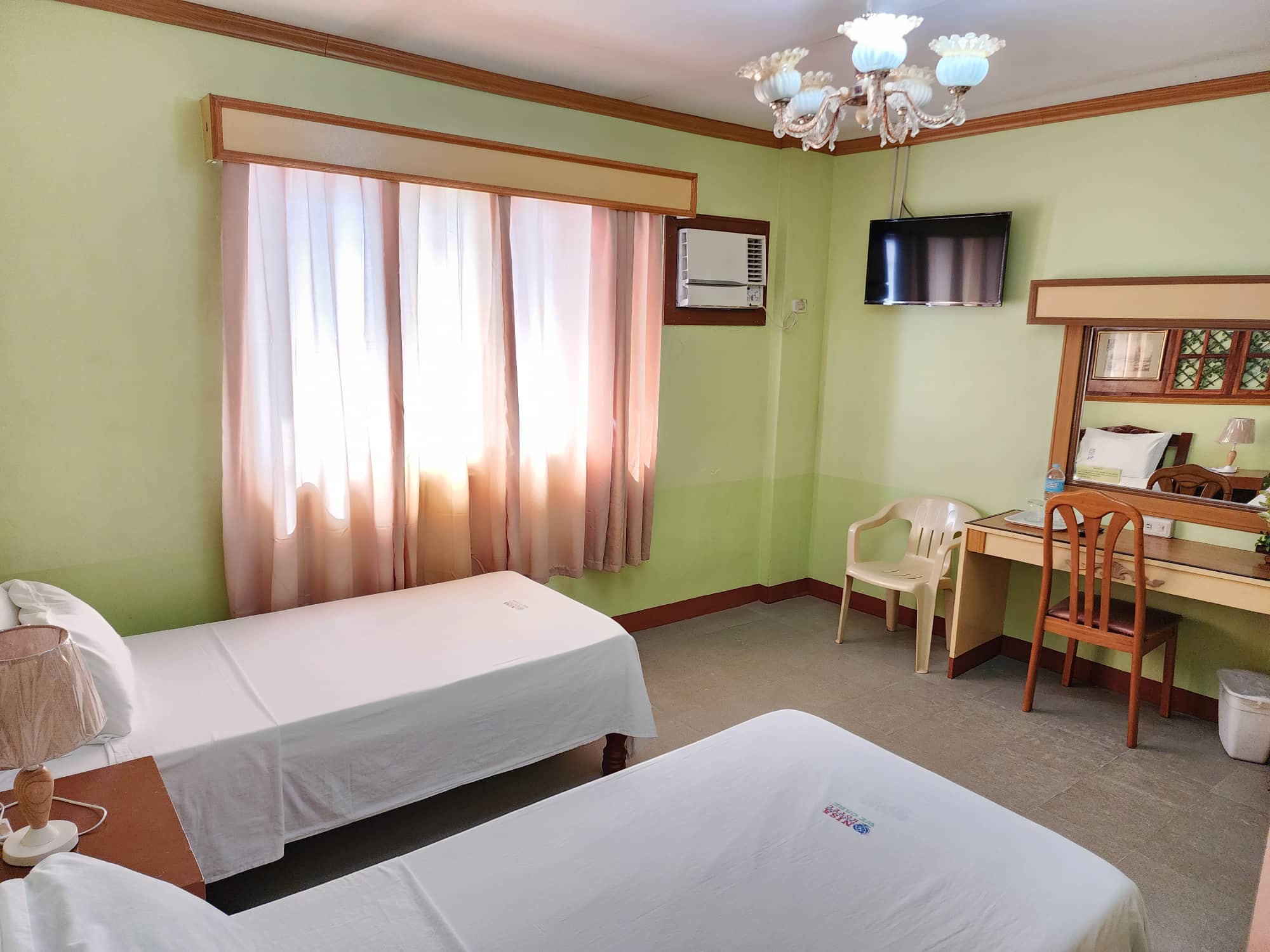 Nisa Traveller Inn