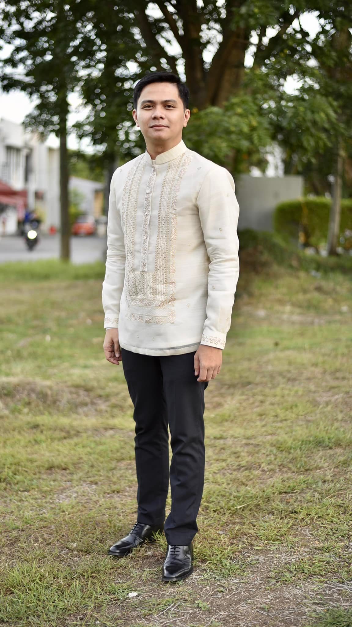 philippines dress shirt Handmade Kapamilya Men's Barong Tagalog, White Organza Short Sleeve (XS) : Clothing, Shoes & Jewelry Embrace tradition and modernity at your next formal event with this exquisite piece Modern Philippine Barong Printed Shirt