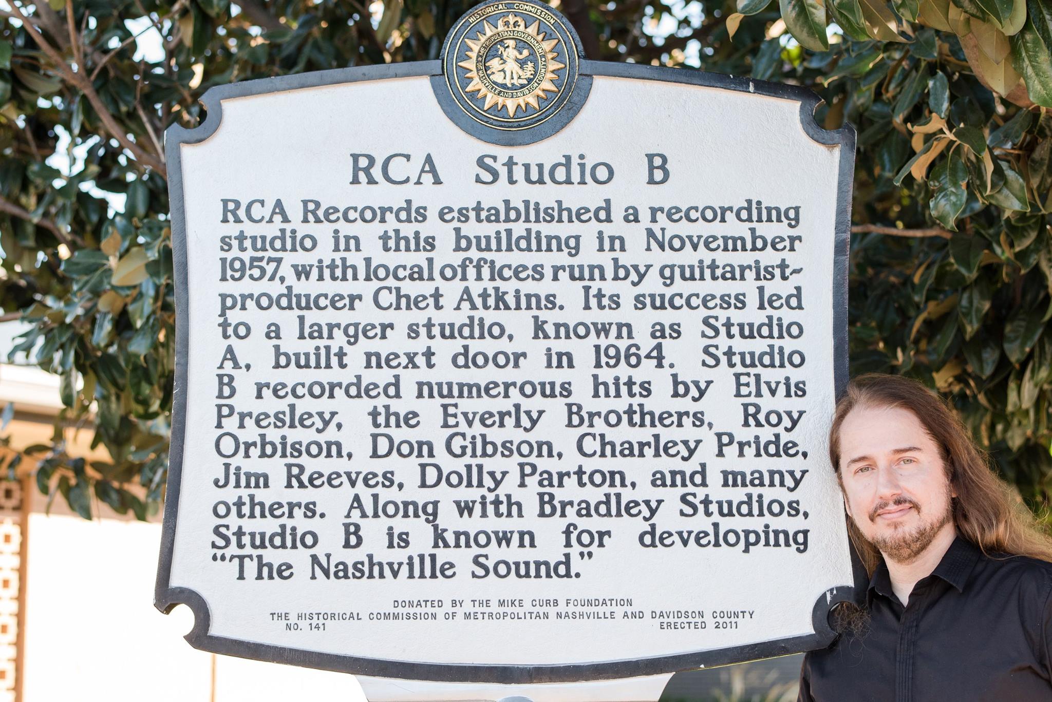 Roy - Me (Roy Orbison Jr) at RCA Studio B plaque in front of the ...