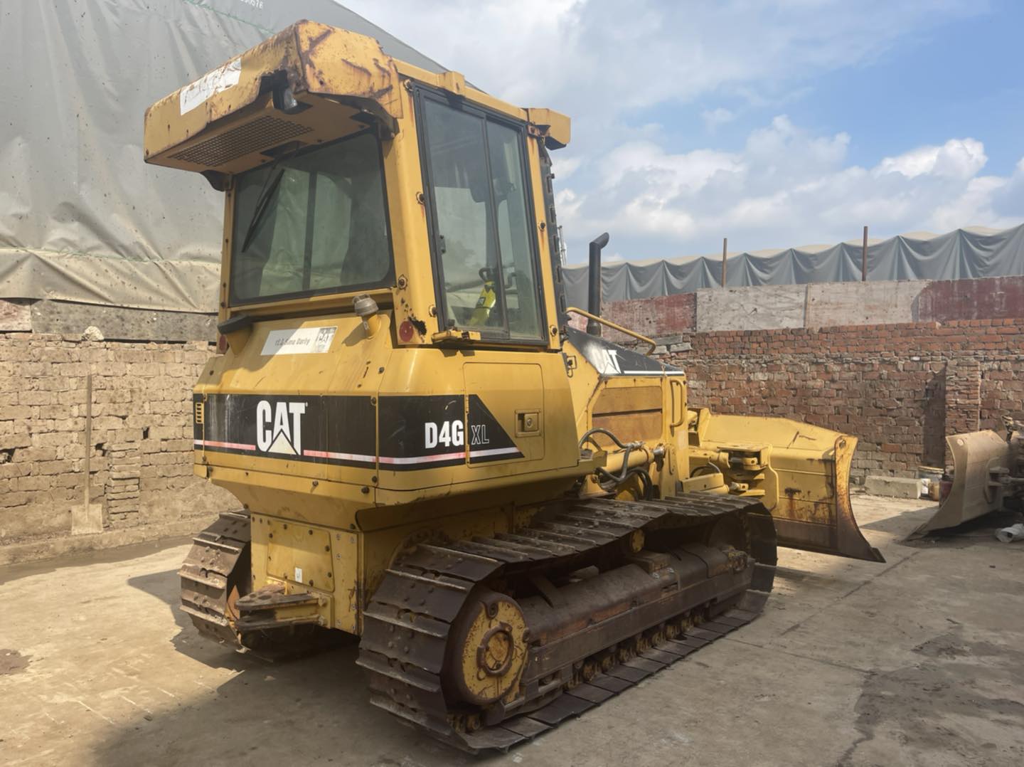 Used Caterpillar D4G XL Bulldozer 6 way blade Original paint No 