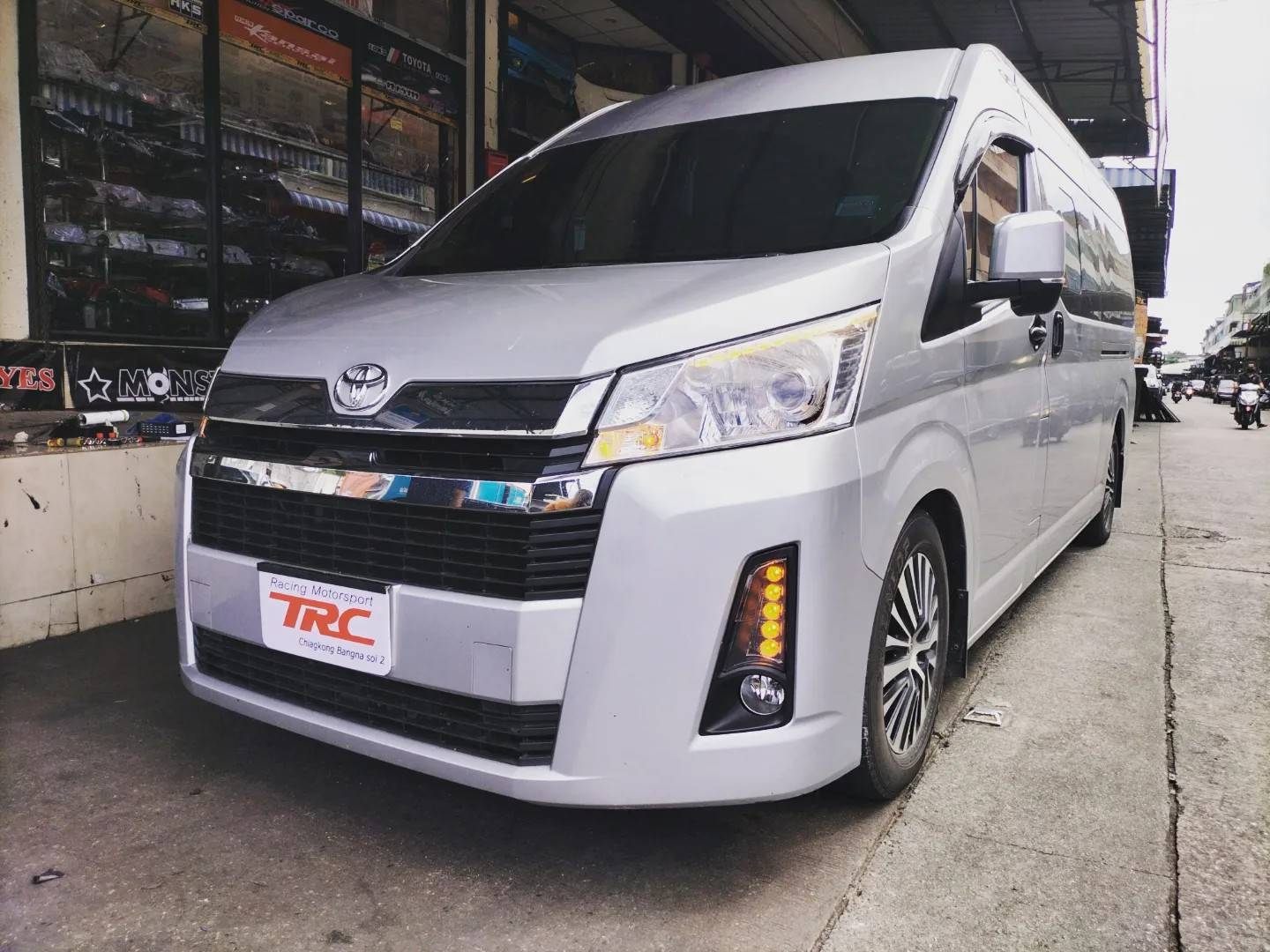 รีวิวรถ HIACE 2019-2021 ติดตั้งสินค้า ฝาครอบสปอร์ตไลท์ DRL DAYLTIME 10 ...