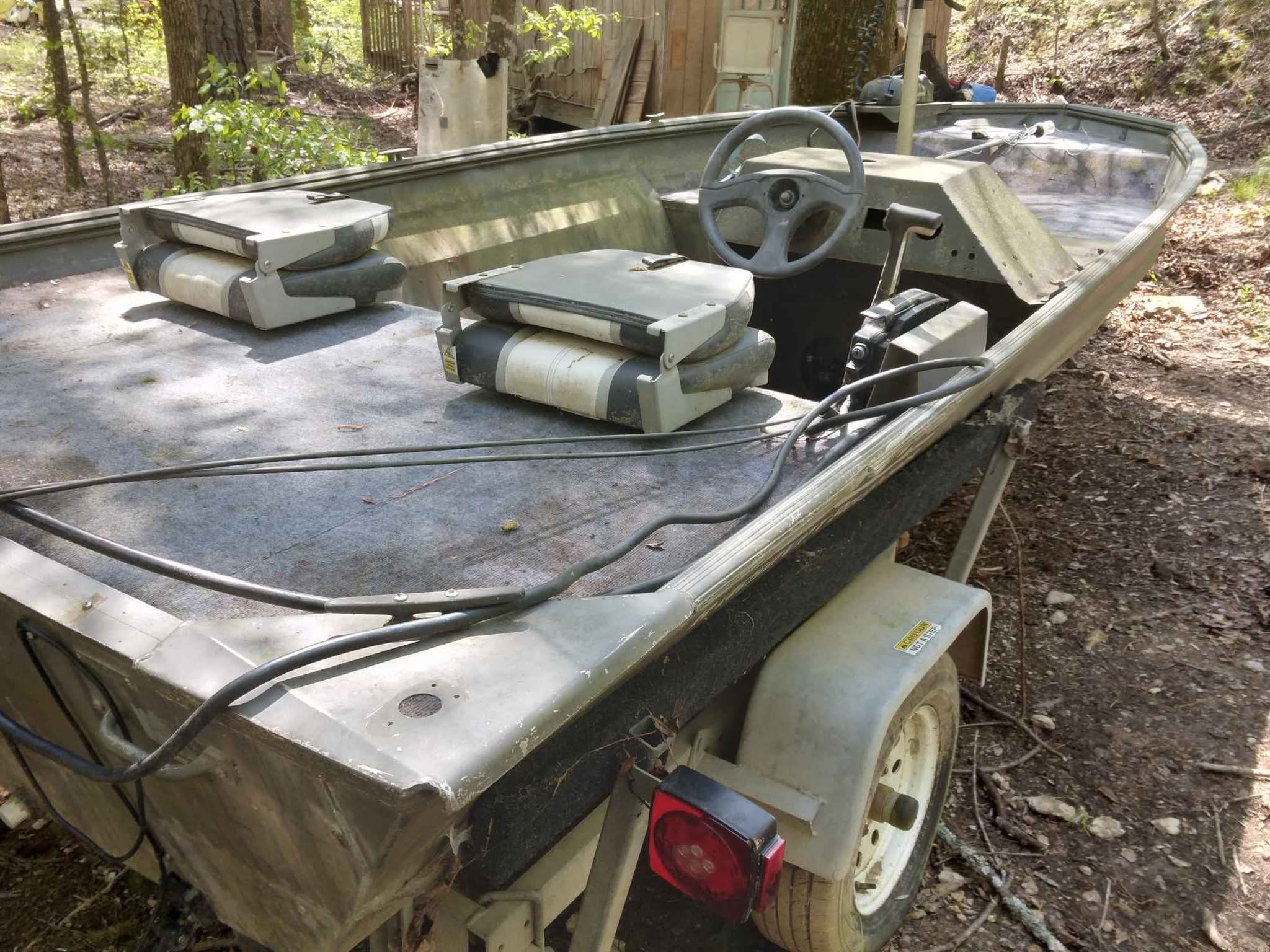 Lowe Roughneck R 1652 VPT Bass Boat with 50hp Mercury Outboard ...
