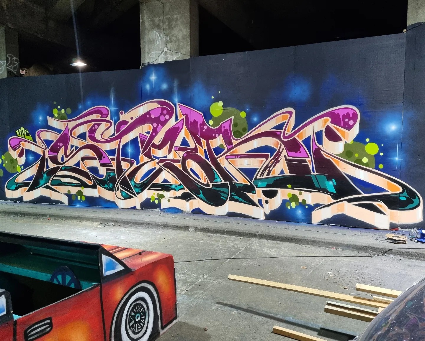Less is more with DEAD ZEST 🍊 🟡🔵🔴 #montanacolors #mtn2021