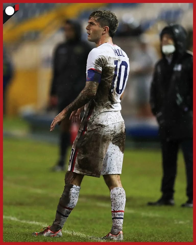Sdraiato a terra come Kroos Vestito... - CALCIATORI BRUTTI | Facebook