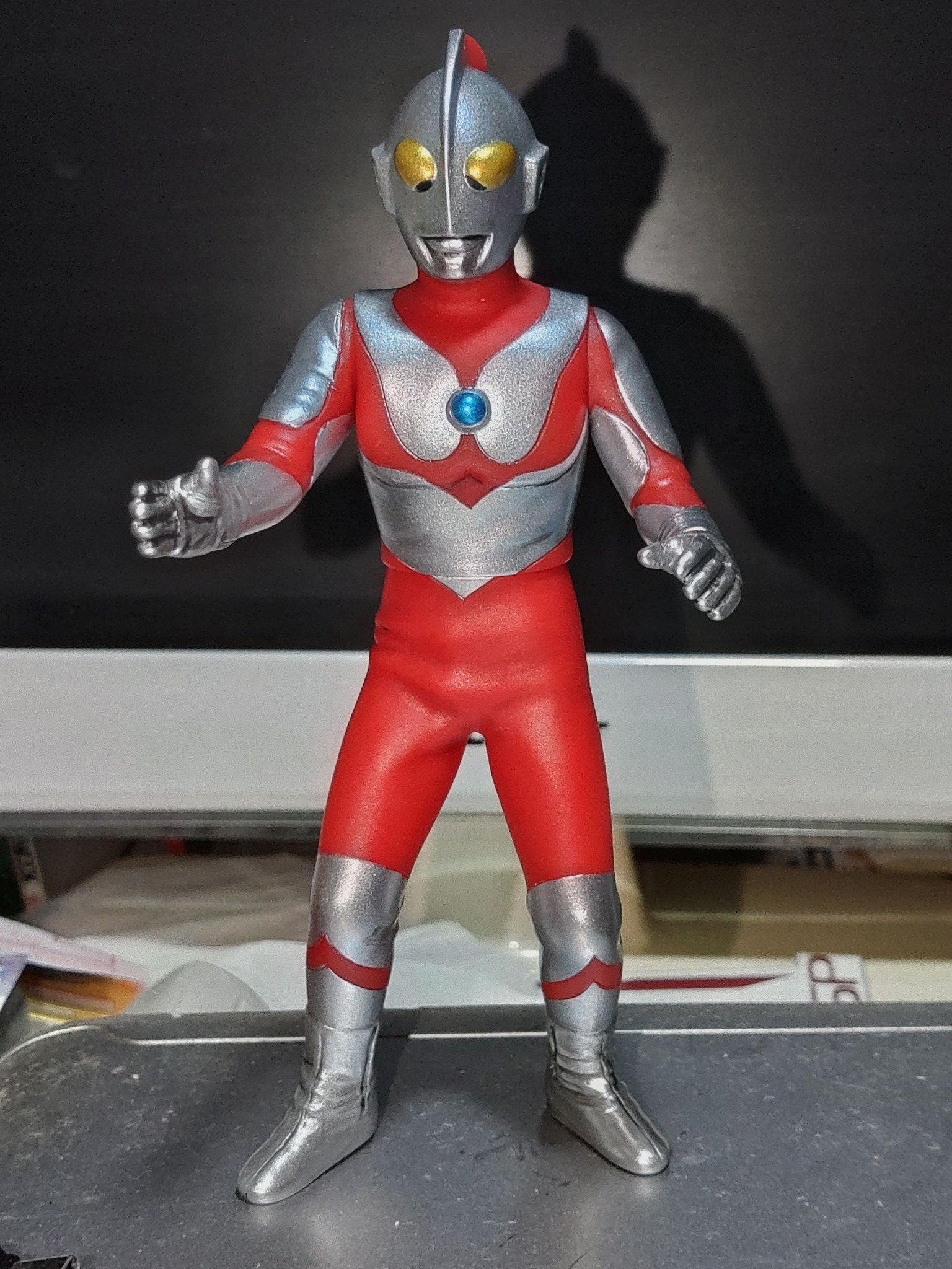 バンダイソフビ、ウルトラマン1973年version未塗装の腕の一部を塗装し
