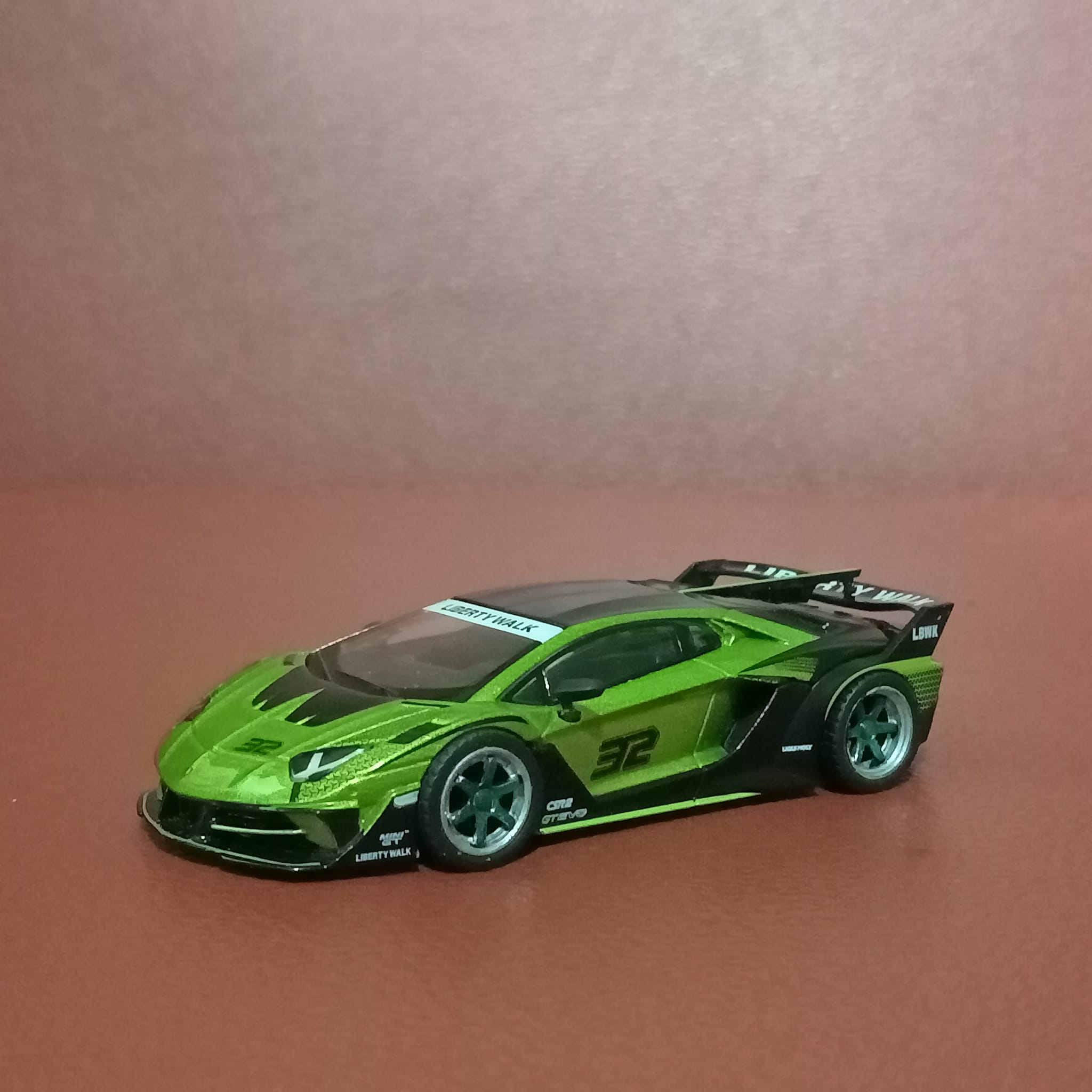 Lime 🍋‍🟩 Mini GT LB-Silhouette WORKS Lamborghini Aventador GT