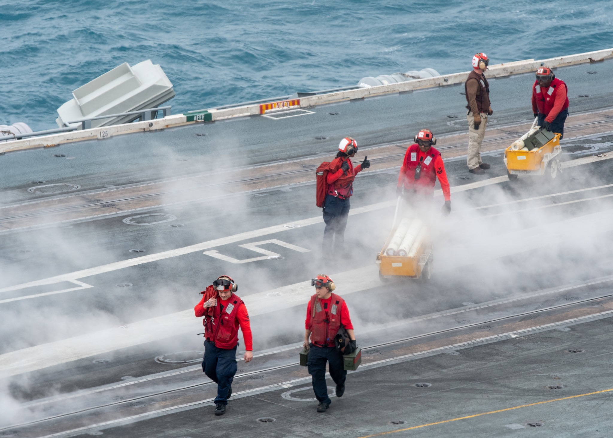 U.S. 7th Fleet - Sailors aboard the U.S. Navy's aircraft... | Facebook