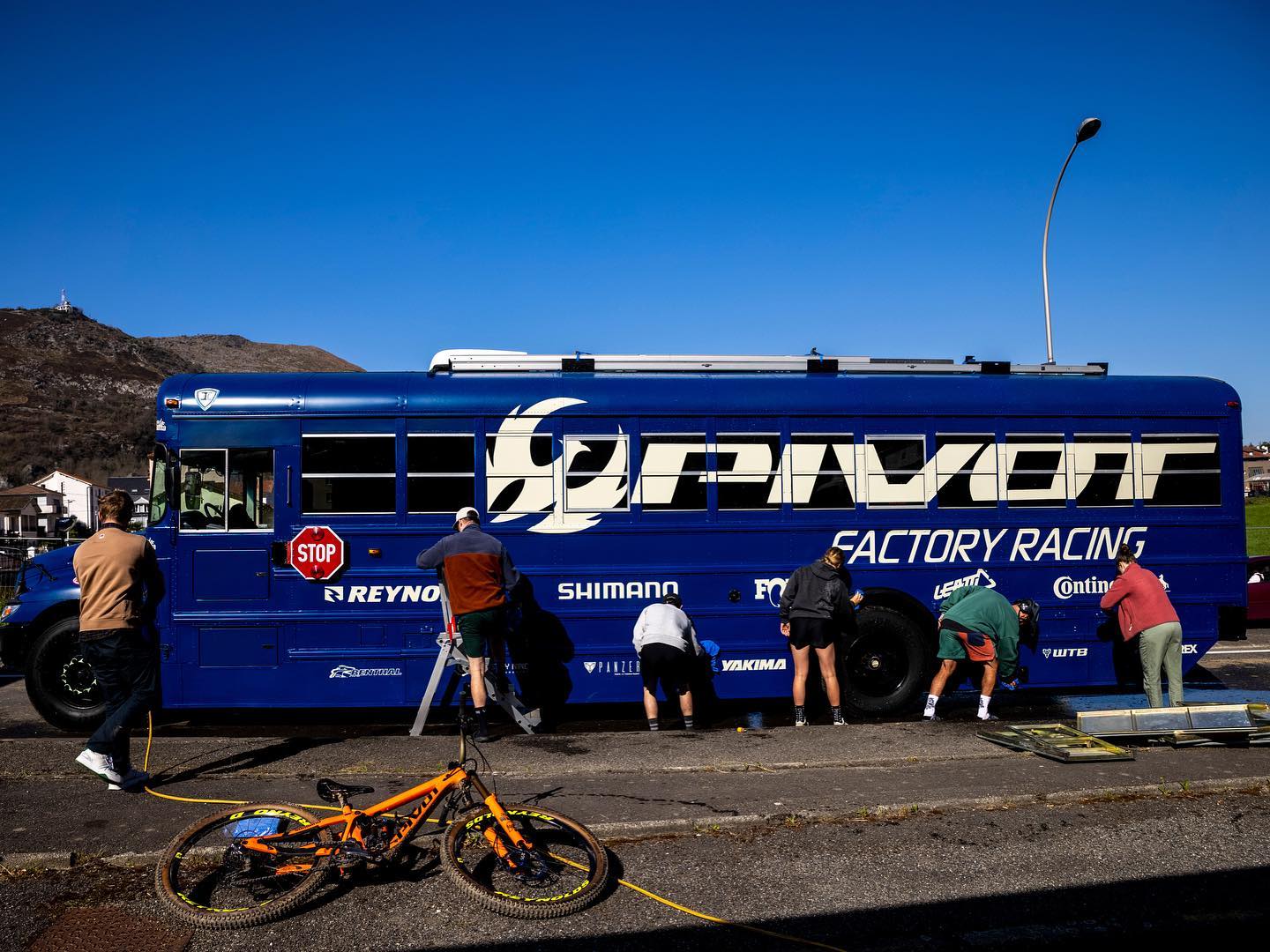 Bernard Kerr - The battle bus x Pivot Factory Racing!...