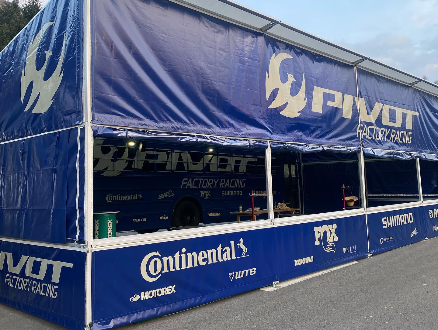 Bernard Kerr - The battle bus x Pivot Factory Racing!...
