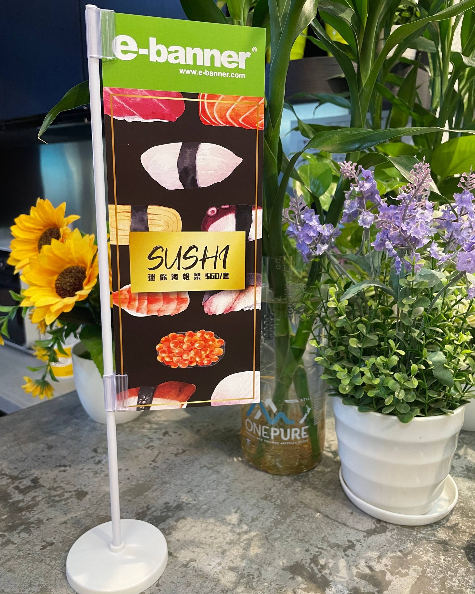 e-banner Hong Kong - 【產品介紹】迷你海報架 雖然我生得細細粒😀，但講到宣傳效果，絕對唔會輸俾任何人！💪 只要將我放喺櫃檯 ...