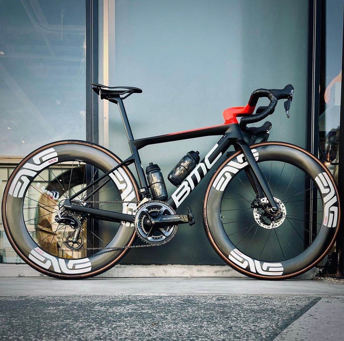 Bmc Tmr01 road bike with Dura-Ace and Zipp 858