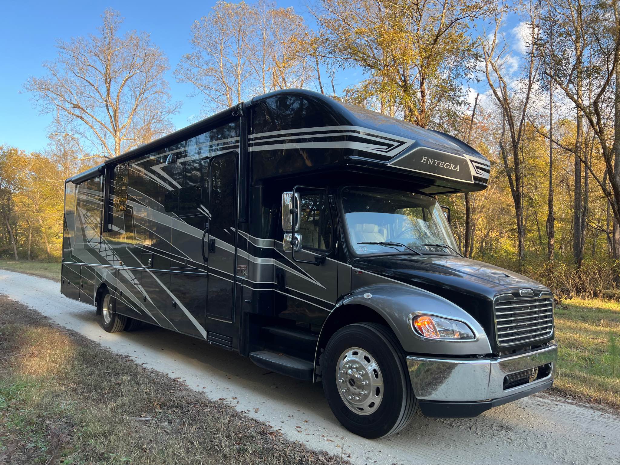2022 Freightliner Entegra Accolade Motorhome - RVs & Campers ...