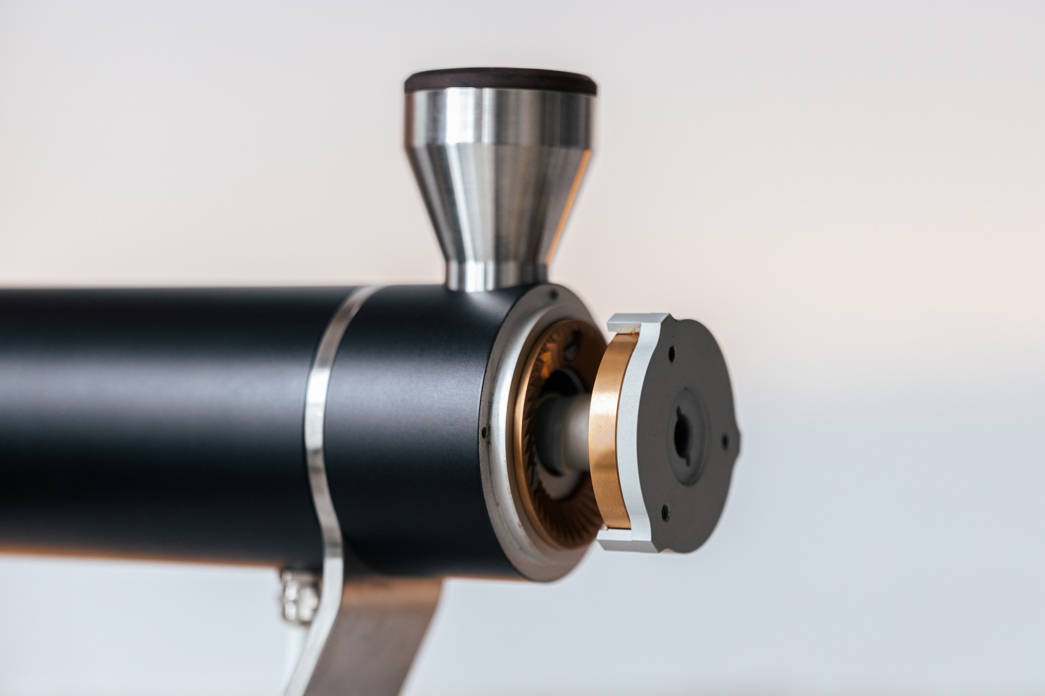 Zerno Z1 grinder enhances Kenyan coffee with 64mm flat burrs