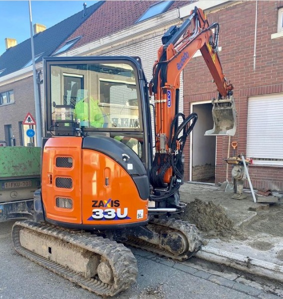 トップのみ ミニ Hitachi mini excavators make light work of difficult jobs in