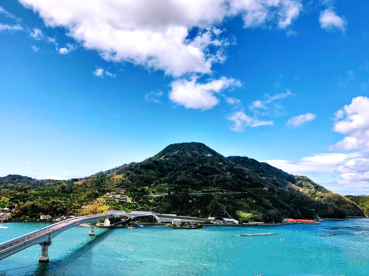 宇和島市観光物産協会 - 12月24日土曜日、宇和島駅に【伊予灘ものがたり】がやってきます！ 宇和島市では、宇和島伊達武将隊でお出迎えをいたし ...