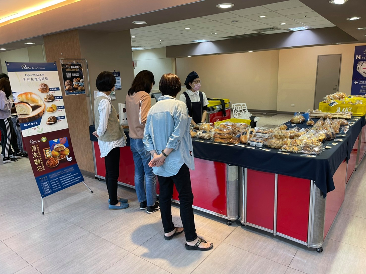 REAL 真‧烘焙坊 - 🔺REAL快閃店明天就在新莊聯辦🔺 週一就要來個 #法式米歇爾濃可可 或是 #酒釀桂圓歐包... | Facebook