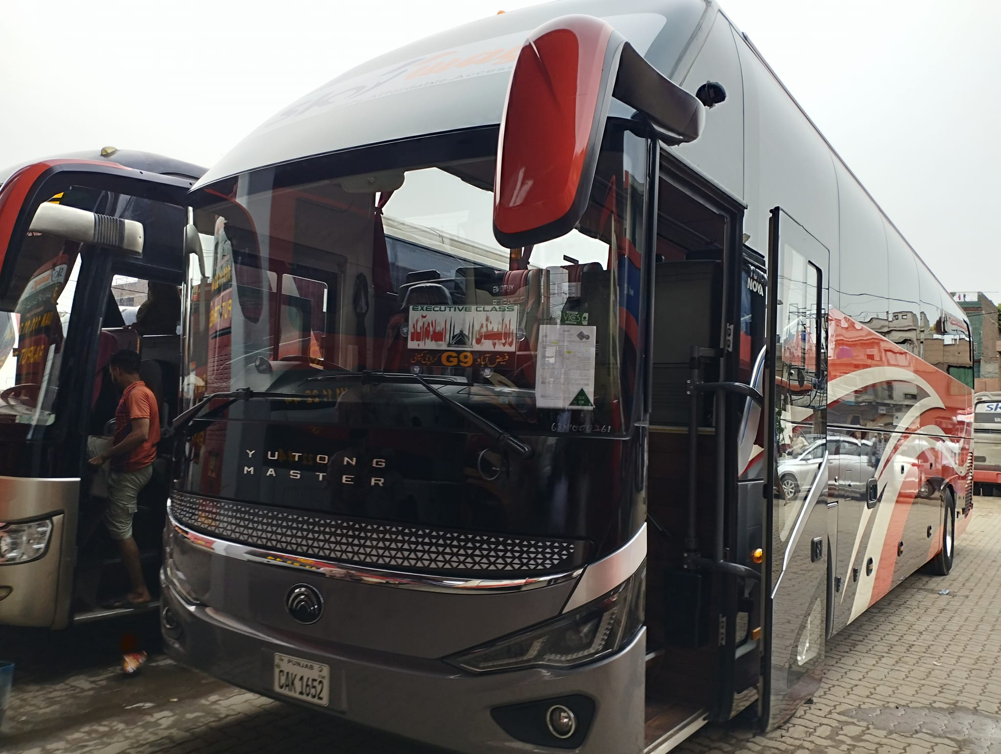 Sir Azam Sbb Skyways Lhr Terminal... - All New Buses-Lahore