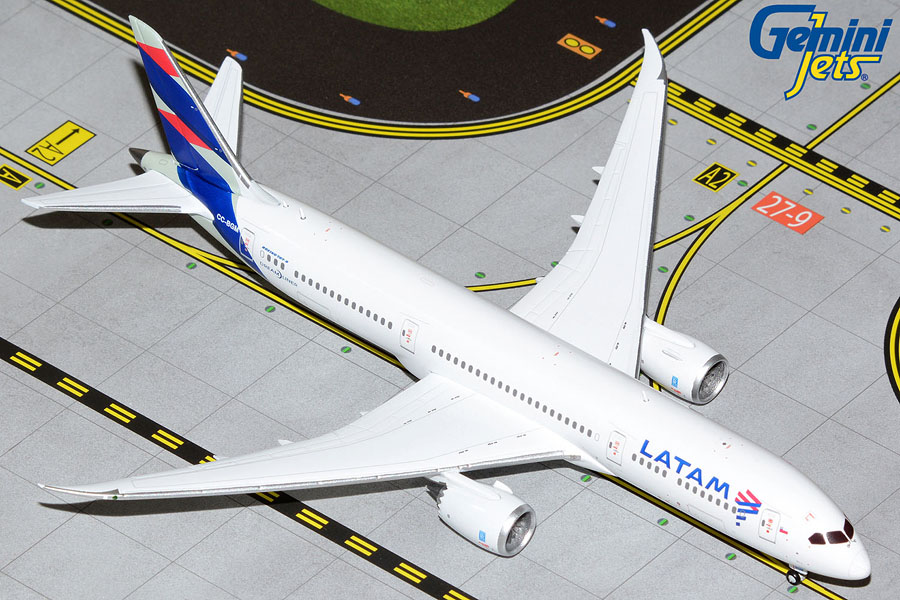 JUST LANDED! GeminiJets 1:400-scale Aeromexico B737-800 N957AM