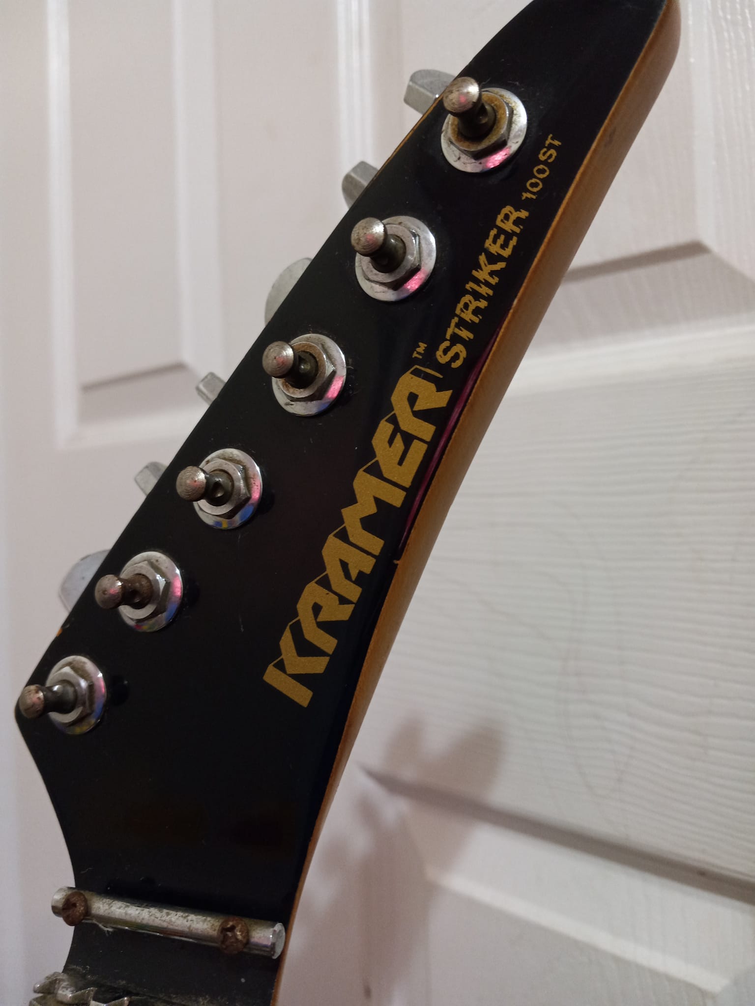 What is the year, country, and model of the Kramer Striker 100ST
